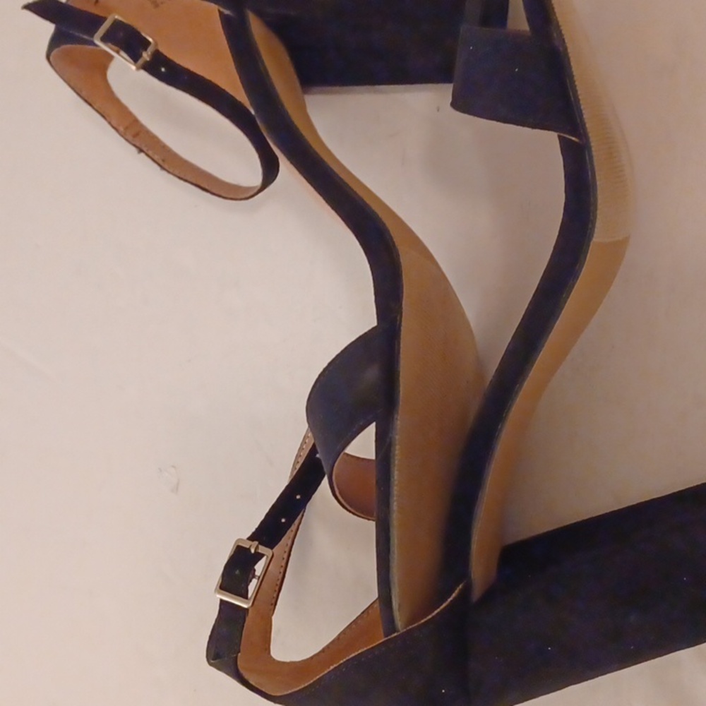 Madden girl beella size 7.5 black ankle strap block heels faux suede open toe